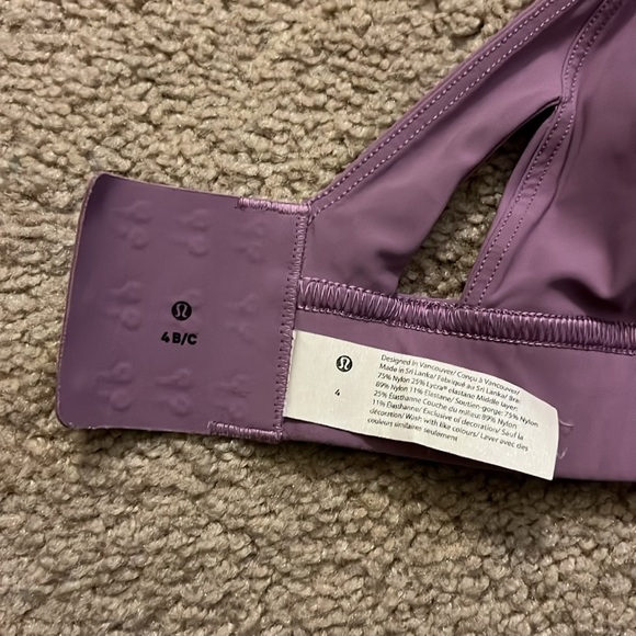 Lululemon sports bra size 4 b/c - Picture 3 of 3